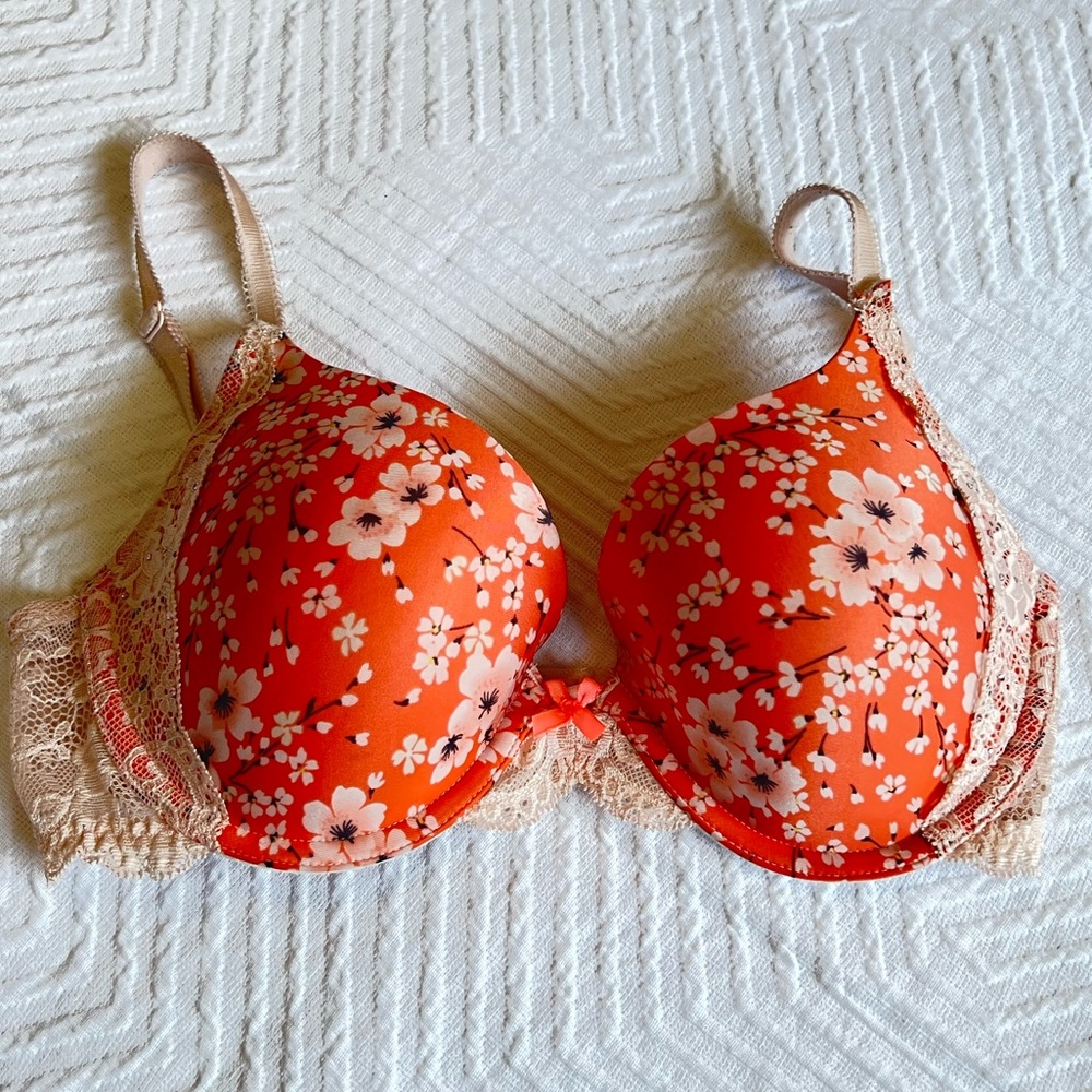 Victoria’s Secret - 32D - padded bra with rhinestone e accents coral / blush
